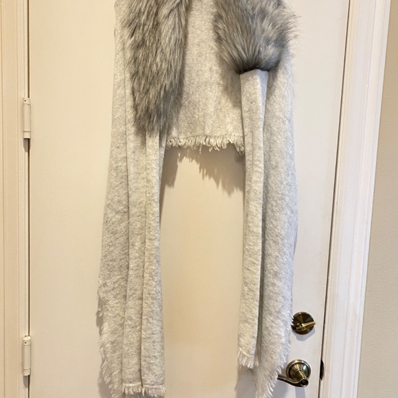 Cabi Heavenly Wrap Sweater Poncho Gray Faux Fur Collar Fringe  #4061 - Picture 2 of 6